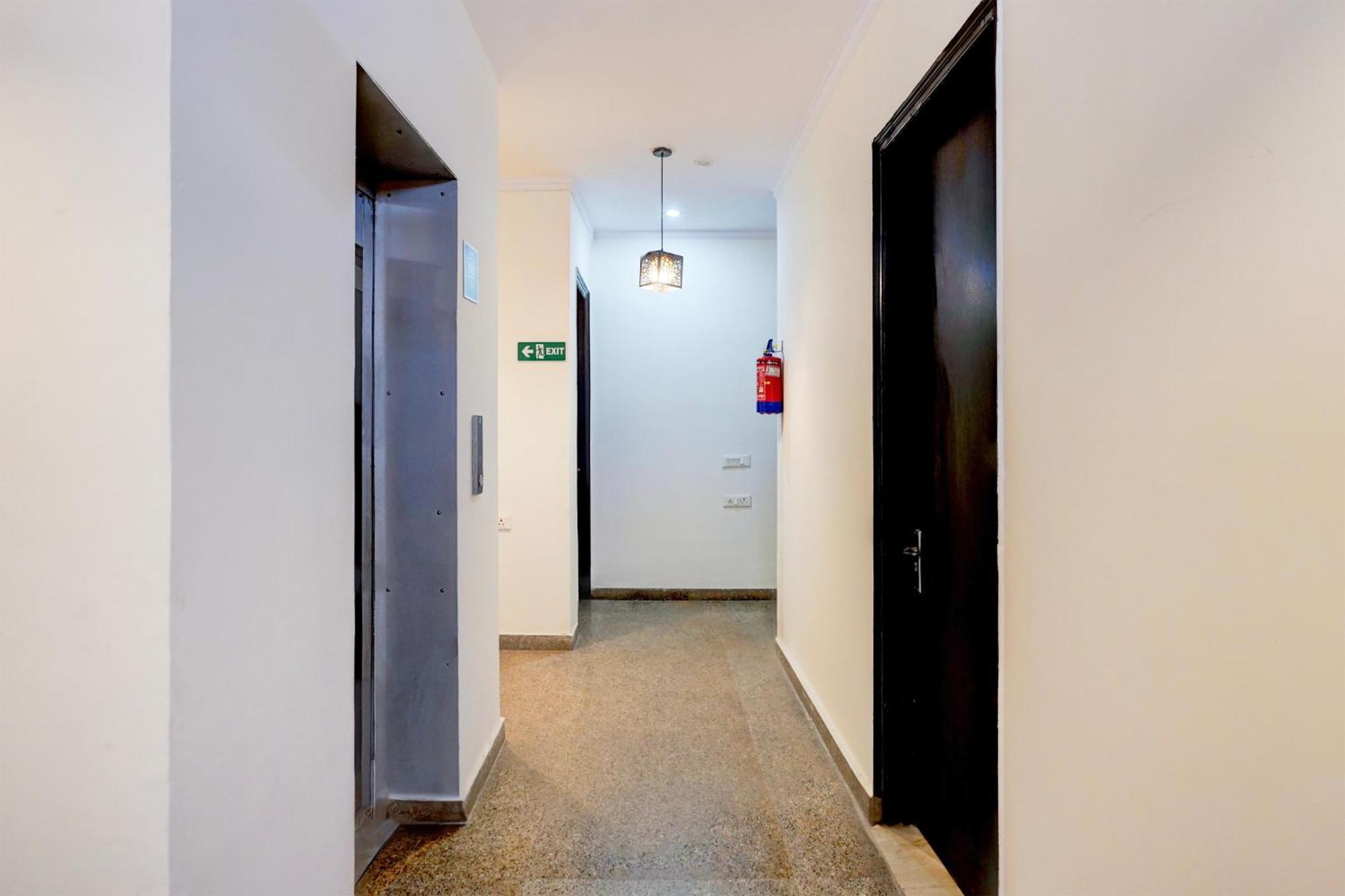 古尔冈Super Townhouse Sector 53 Golf Course Road公寓 外观 照片